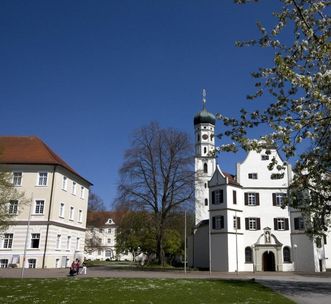 Links der neue Konventbau, rechts die Kirche mit anschließendem Alten Konventbau von Kloster Schussenried