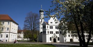 Neuer Konventbau und die Klosterkirche mit altem Konventbau von Kloster Schussenried