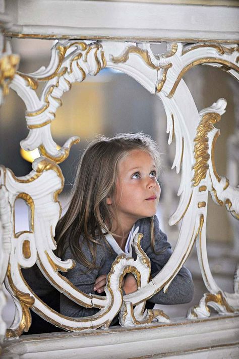 Kloster Schussenried, Mädchen besucht die Ausstellung
